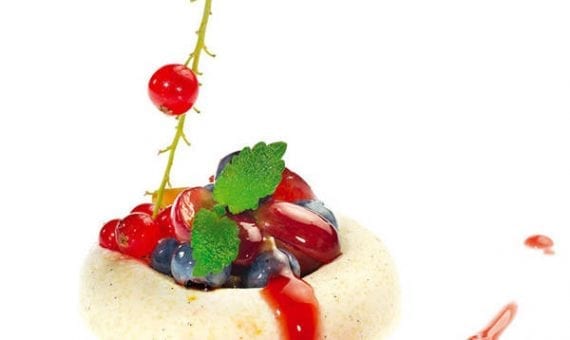 Grieß-Savarin mit Trauben und Heidelbeeren - Antiagingnews.net