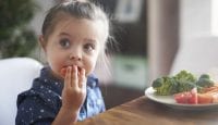 Obst und Gemüse schmackhaft machen: Überraschender Rat für Eltern